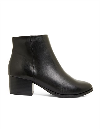 VERA BOOT