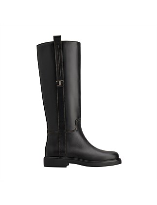 BOOTS IN LEATHER