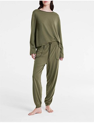 REALM LONG SLEEVE TOP - LARGE IN GREEN OLIVE